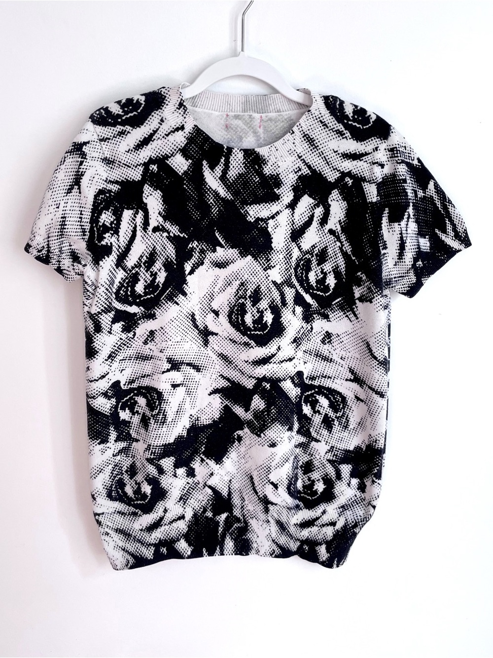 $9 💥Pixelated Roses Sweater, Lightweight Knit, Short Sleeves, Mock Neck